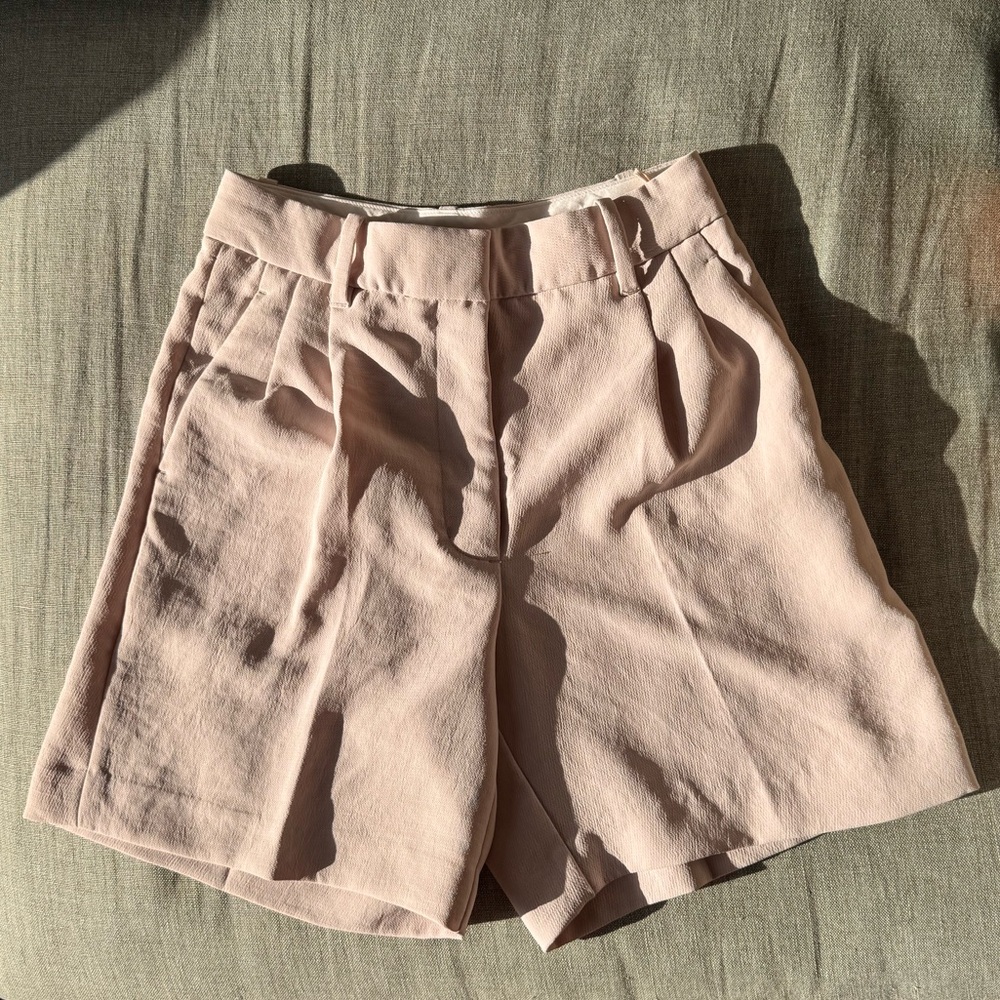 Aritzia Wilfred Effortless Mid-Thigh Shorts